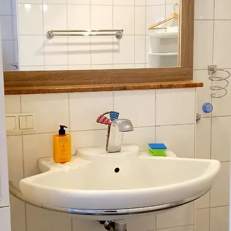 Mitten In Alt-seckbach Apartment