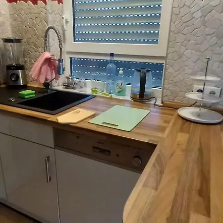 Mitten In Alt-seckbach Apartment