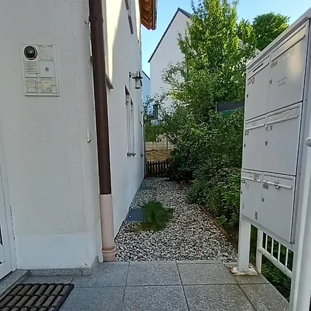 Mitten In Alt-seckbach Apartment